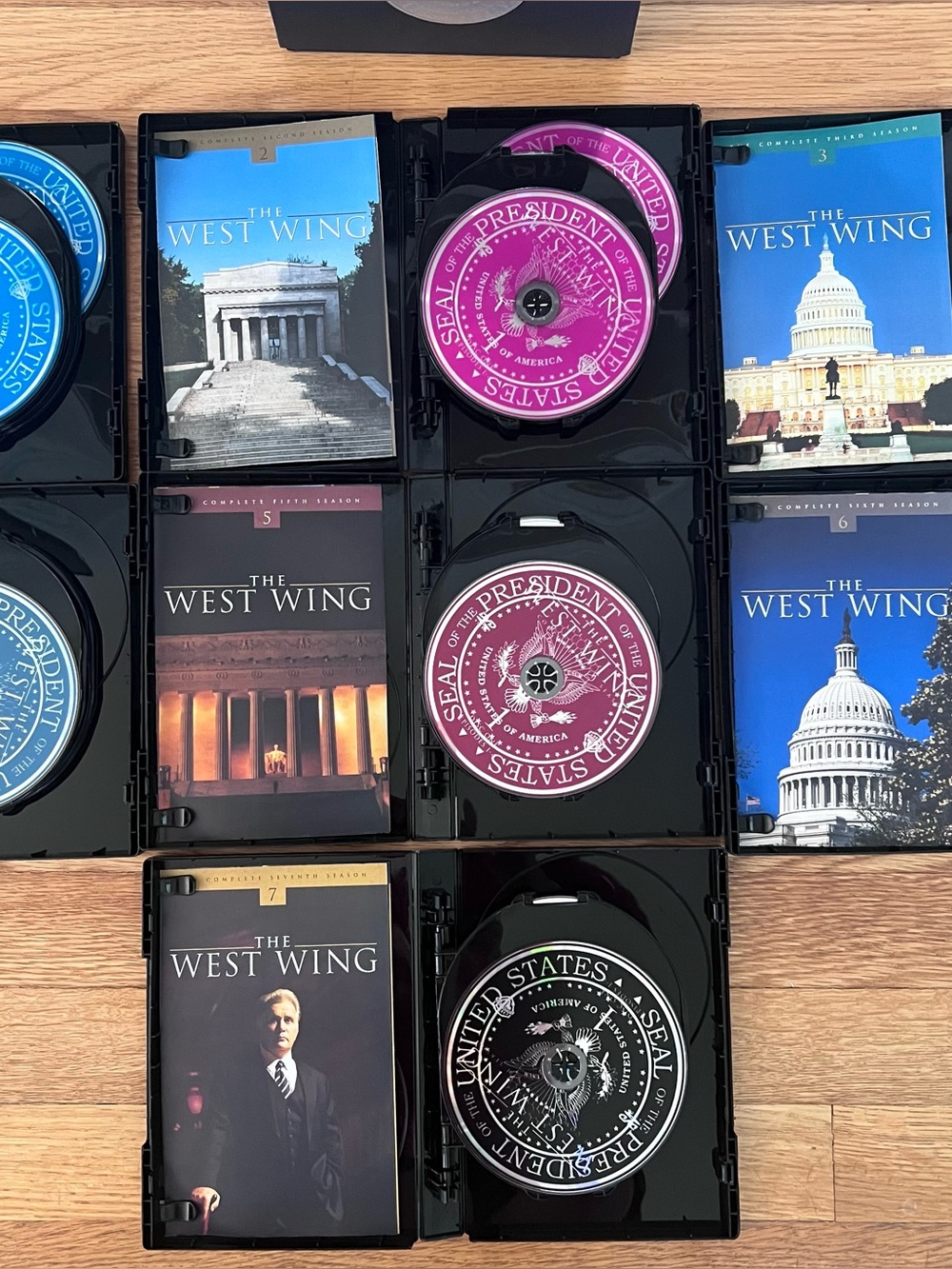 The West Wing: The Complete Series, Seven seasons on 45 DVDs, Like New, In Box - Picture 6 of 10